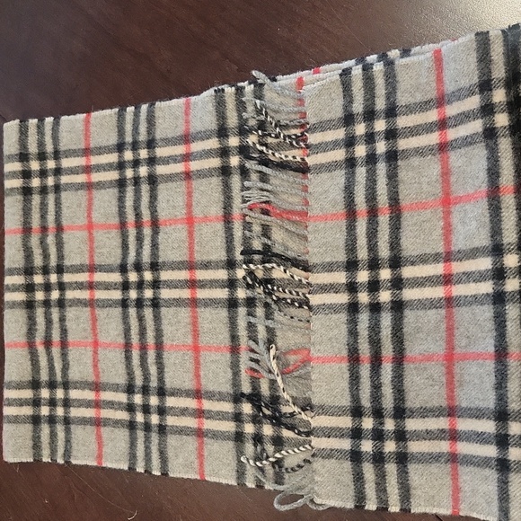 Authentic Burberry Cashmere scarf - Picture 5 of 5